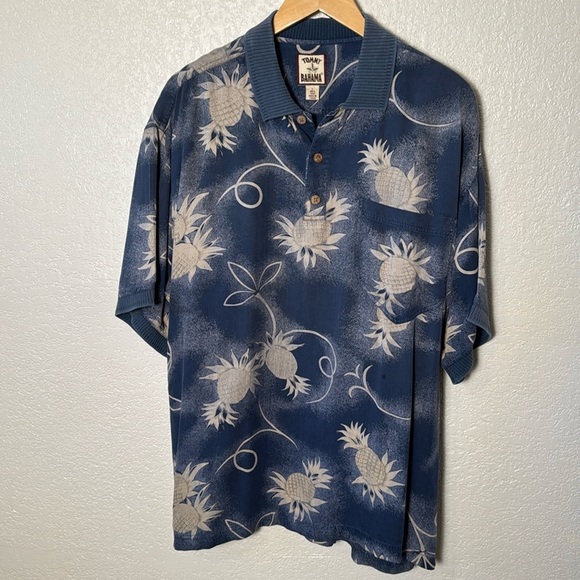 Tommy Bahama Men’s Large 100% Silk Blue Shirt Short Sleeve  Collar Pineapple‎ - Picture 1 of 5